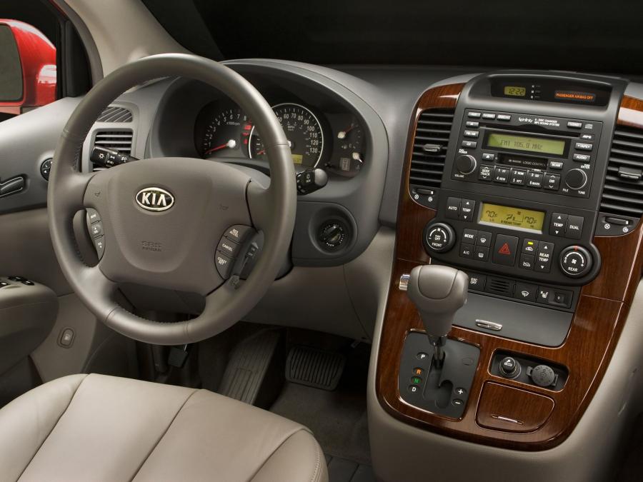  Kia Sedona SWB 2007 года  (фото 7 из 11)